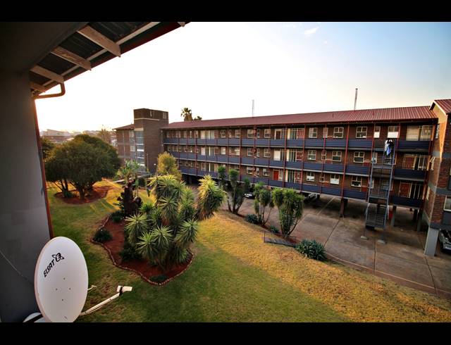 1 BEDROOM APARTMENT FOR SALE IN RHODESFIELD